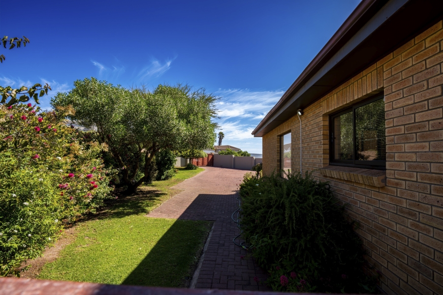 4 Bedroom Property for Sale in Myburgh Park Western Cape